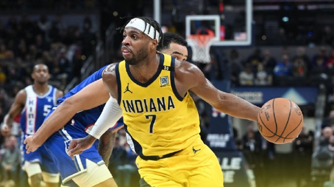 文班亚马对阵国王展现全面统治力，马刺新星狂砍三双率队加时险胜 | 篮球球星动态