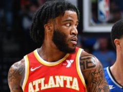 波蒂斯喷垃圾话遭技犯点燃雄鹿全队士气！关键卡位战逆转骑士显硬汉本色 | 篮球球星动态