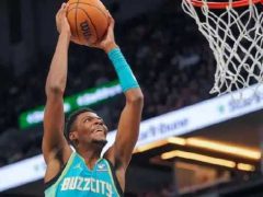 SKIMS估值突破50亿美元！签约NBA官方内衣合作伙伴，金州勇士与洛杉矶湖人圣诞大战成新焦点 | 篮球球星动态